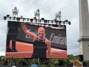 Shnaider winning quarter final at Roland Garros 2026